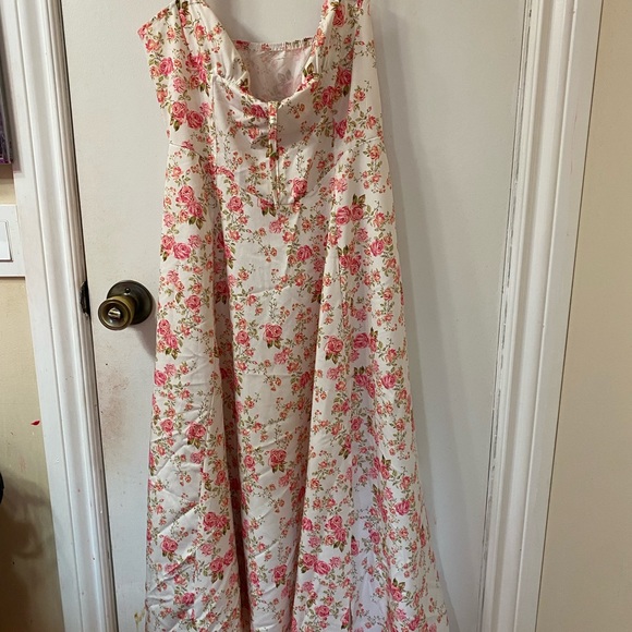 Pink and white dress - Picture 3 of 3